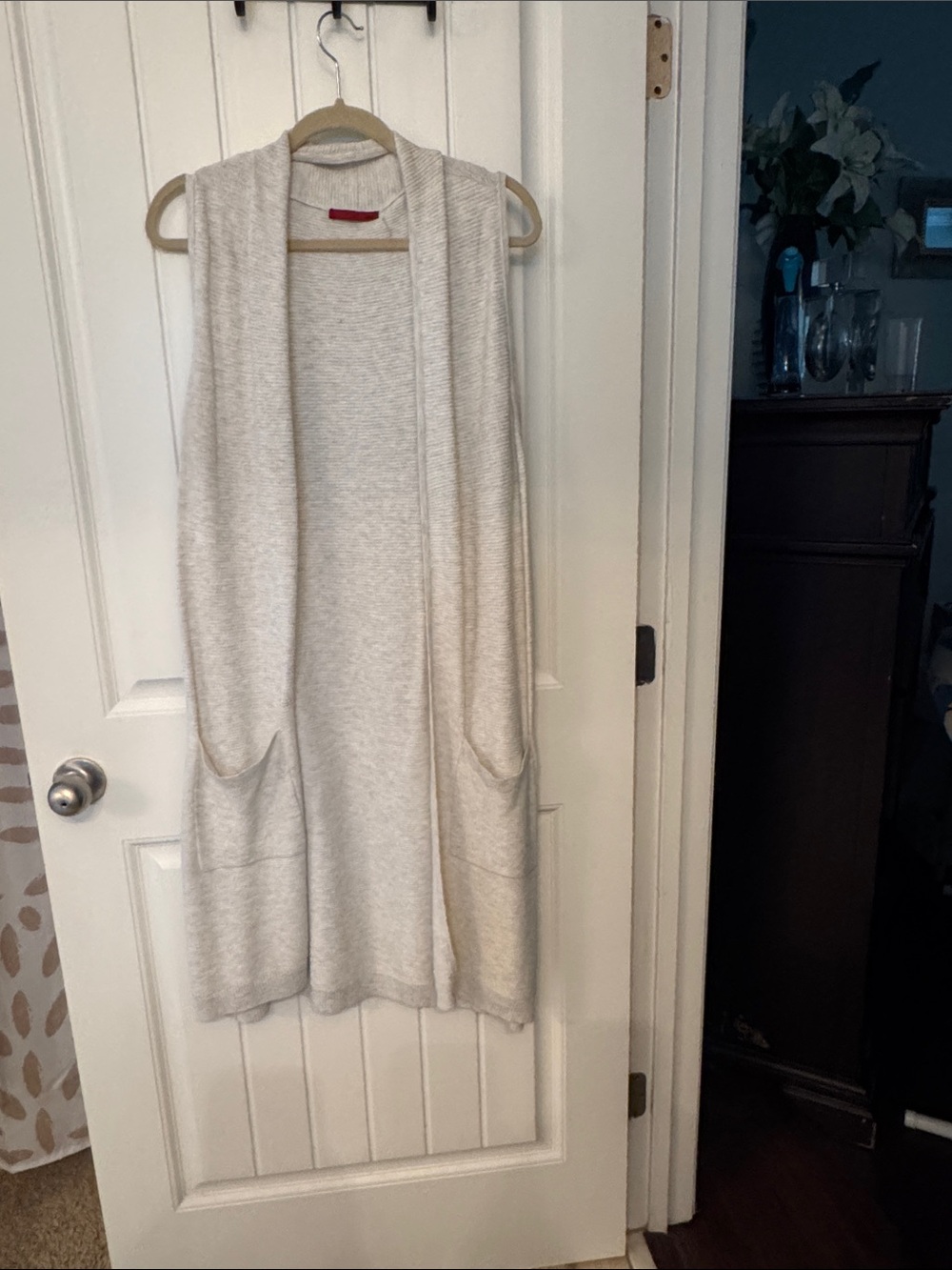 Red Sleeveless Open-Front Long Knit Cardigan in Light Cream